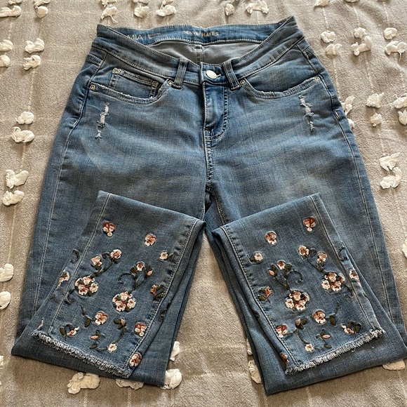 Women’s Mid Rise Jeans - Picture 1 of 9